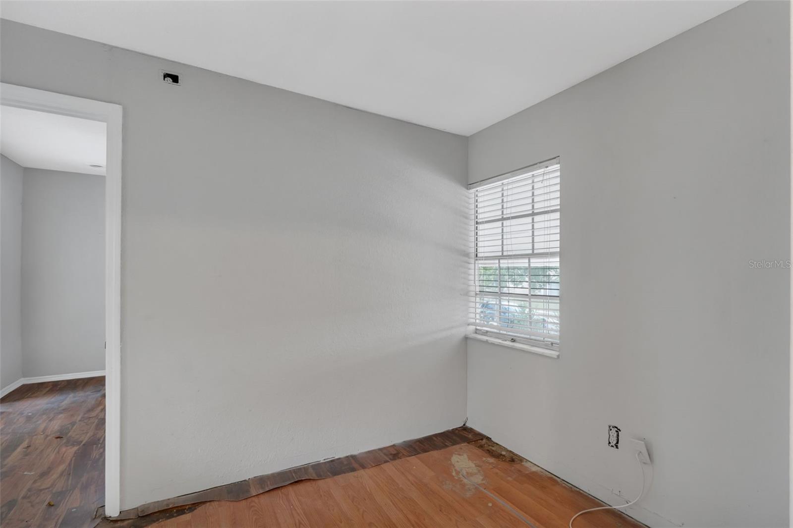 GLENN OAKS - Residential