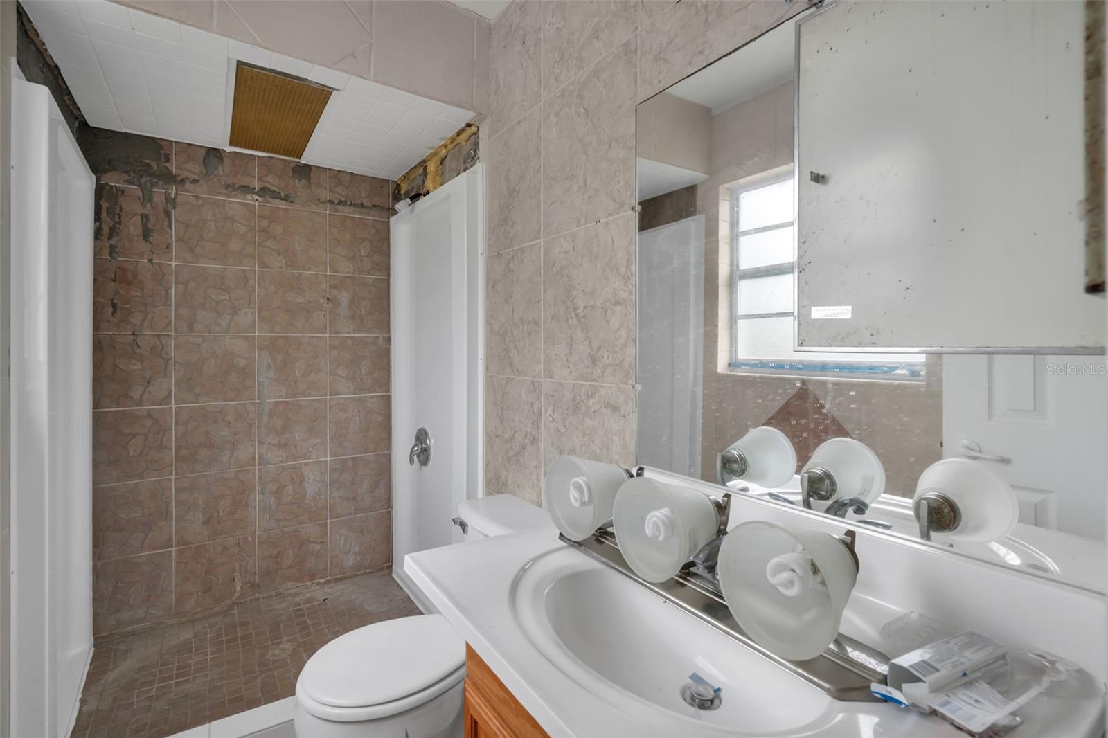 GLENN OAKS - Residential