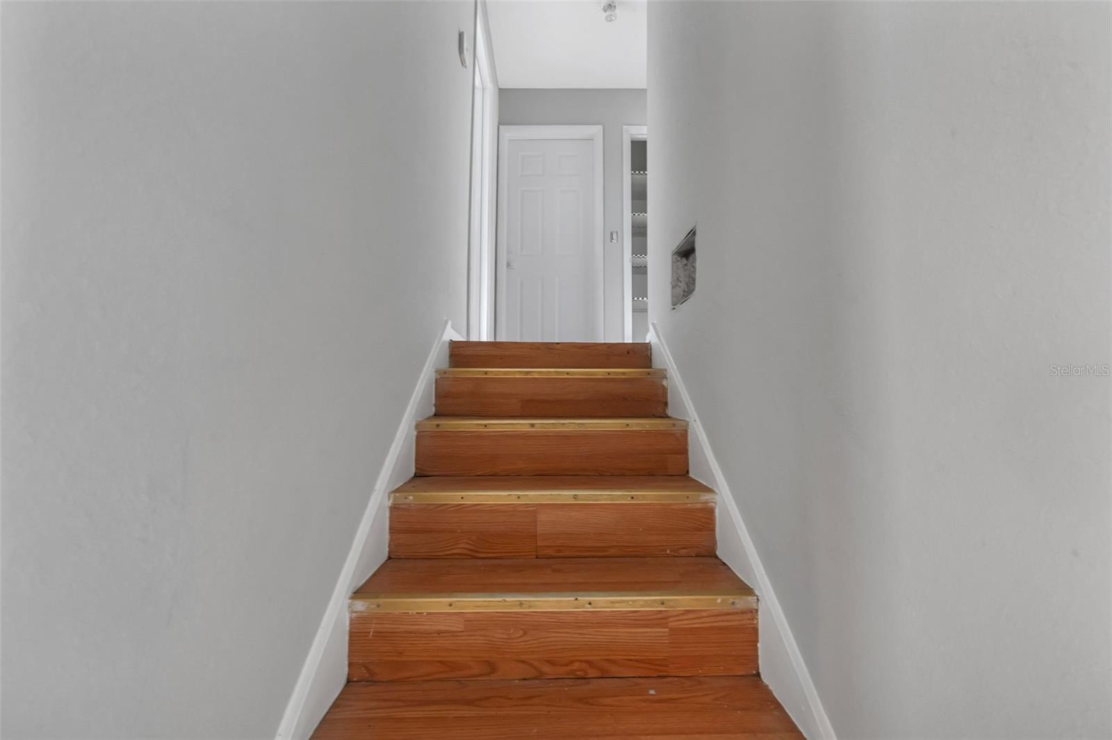 GLENN OAKS - Residential