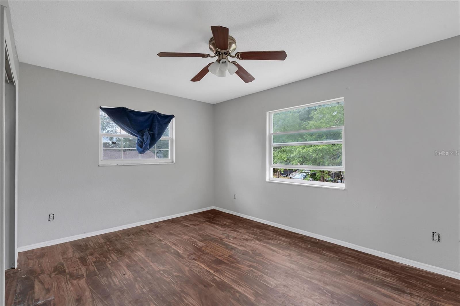 GLENN OAKS - Residential