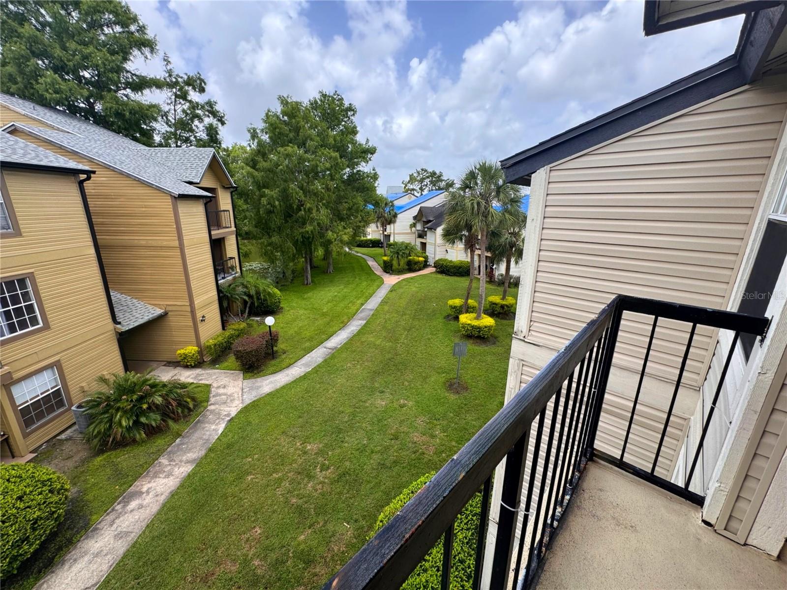 1916 LAKE ATRIUMS CIRCLE 34