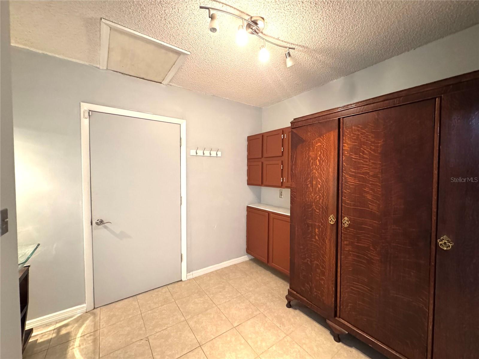 SOUTHFORK SUB - Residential Lease