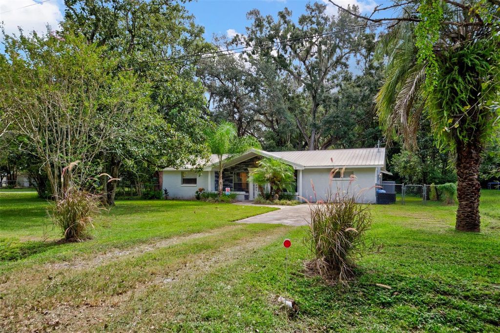 Photo of 304 Lincoln Avenue, Brooksville, FL 34604 (MLS # W7879470)