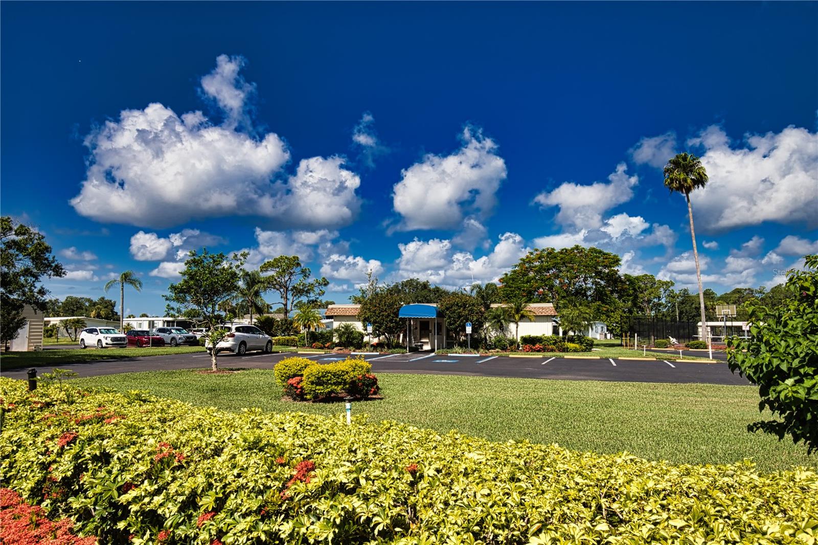 LA CASA MHP CO-OP - Residential