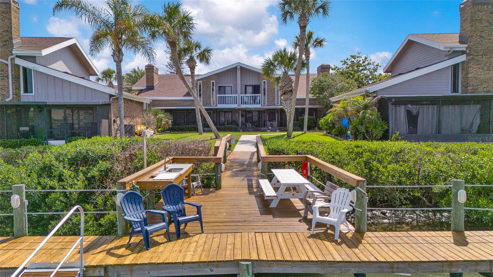 121 LAGOON COURT