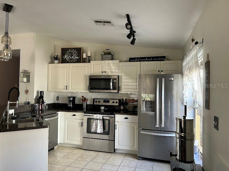 OAKLAND SUB 2 - Residential Lease