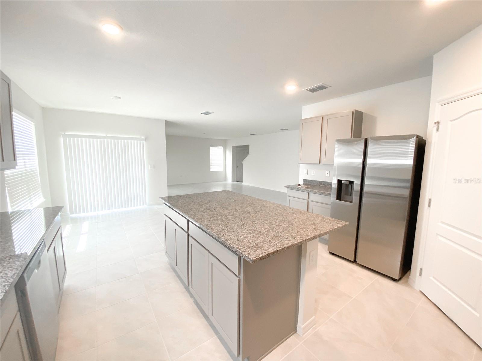 ASTONIA - Residential Lease