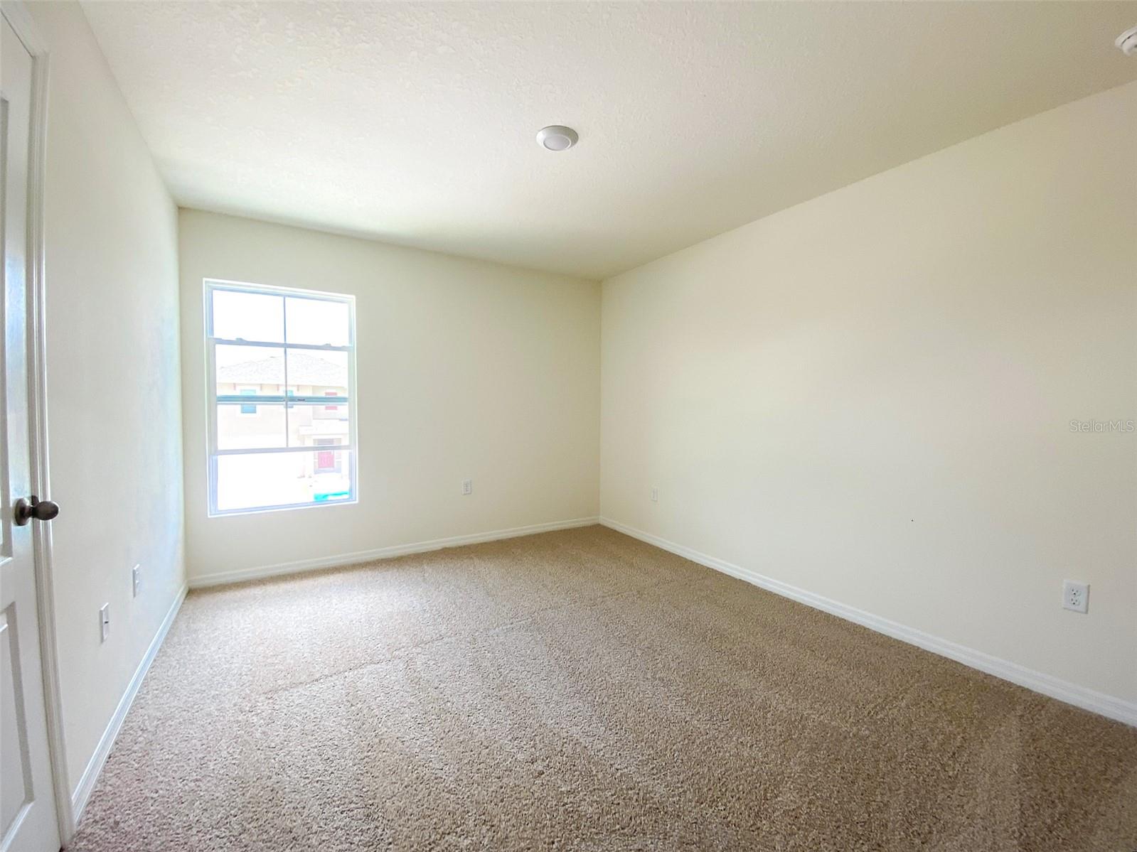 ASTONIA - Residential Lease