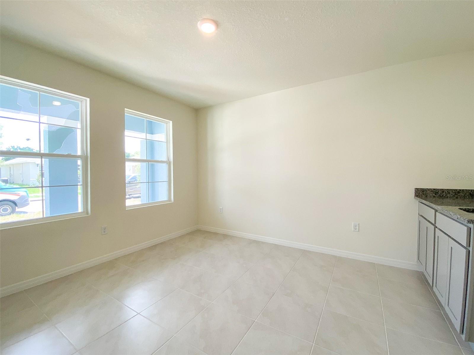 ASTONIA - Residential Lease