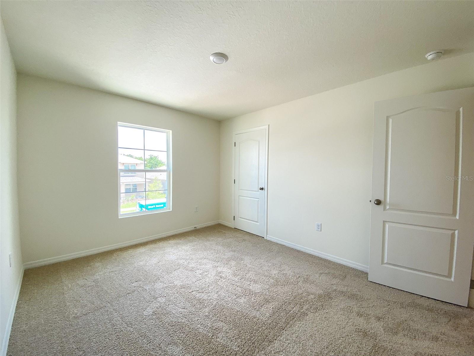 ASTONIA - Residential Lease