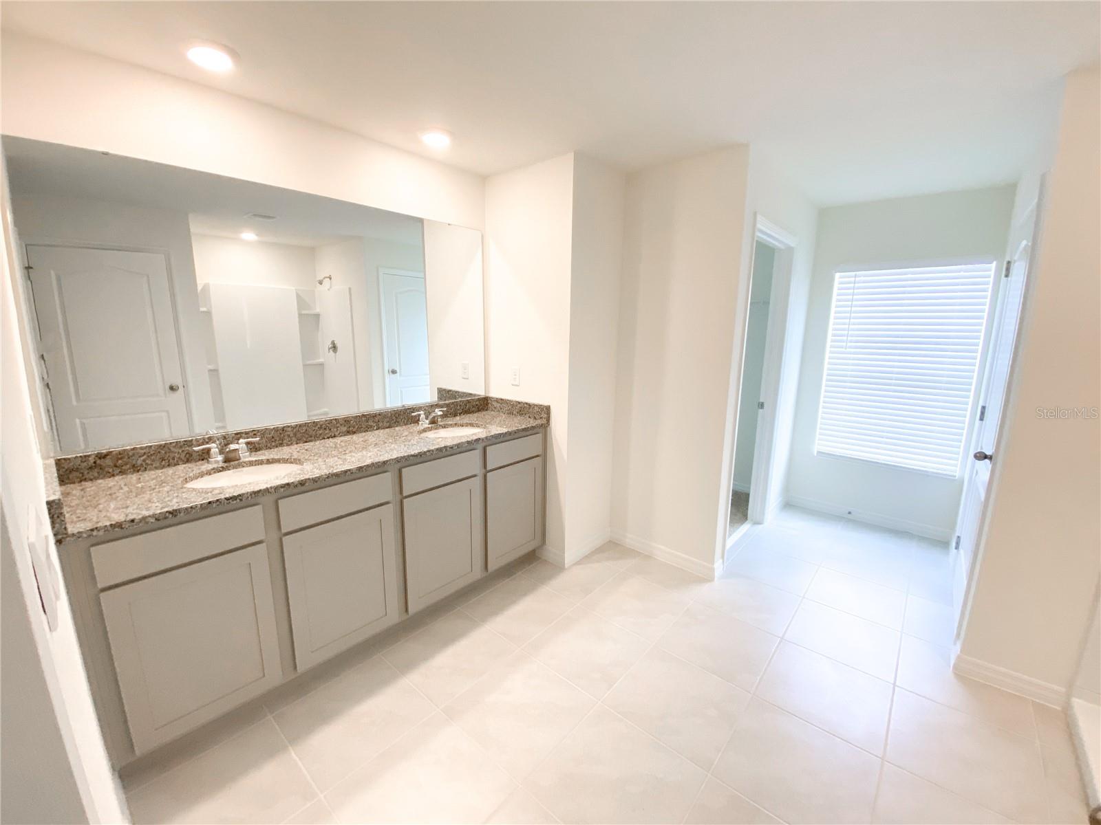 ASTONIA - Residential Lease