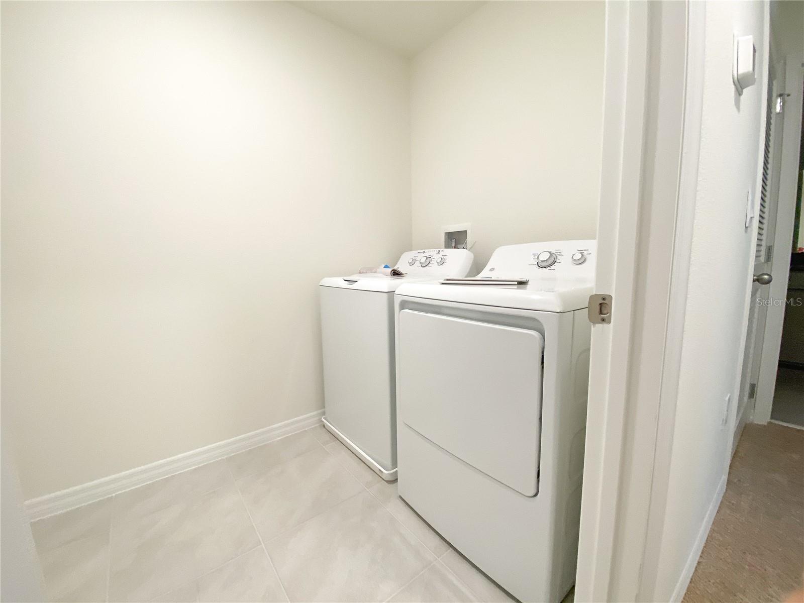 ASTONIA - Residential Lease