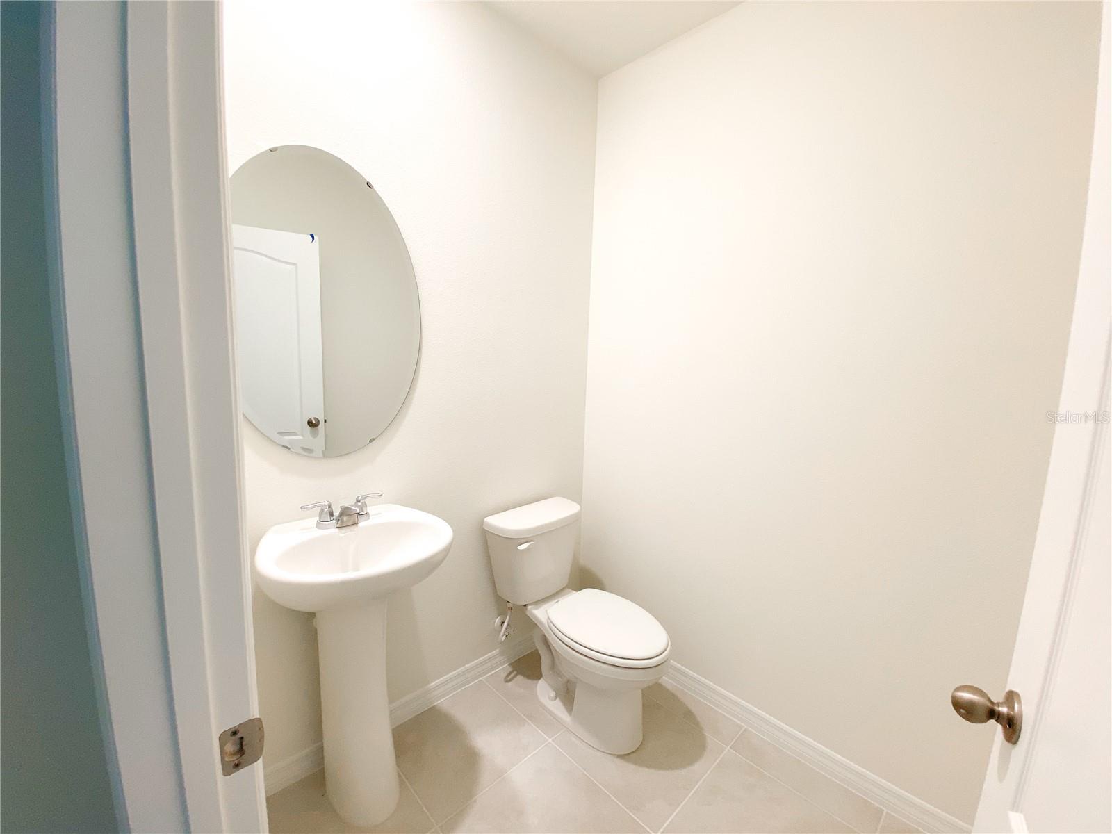 ASTONIA - Residential Lease