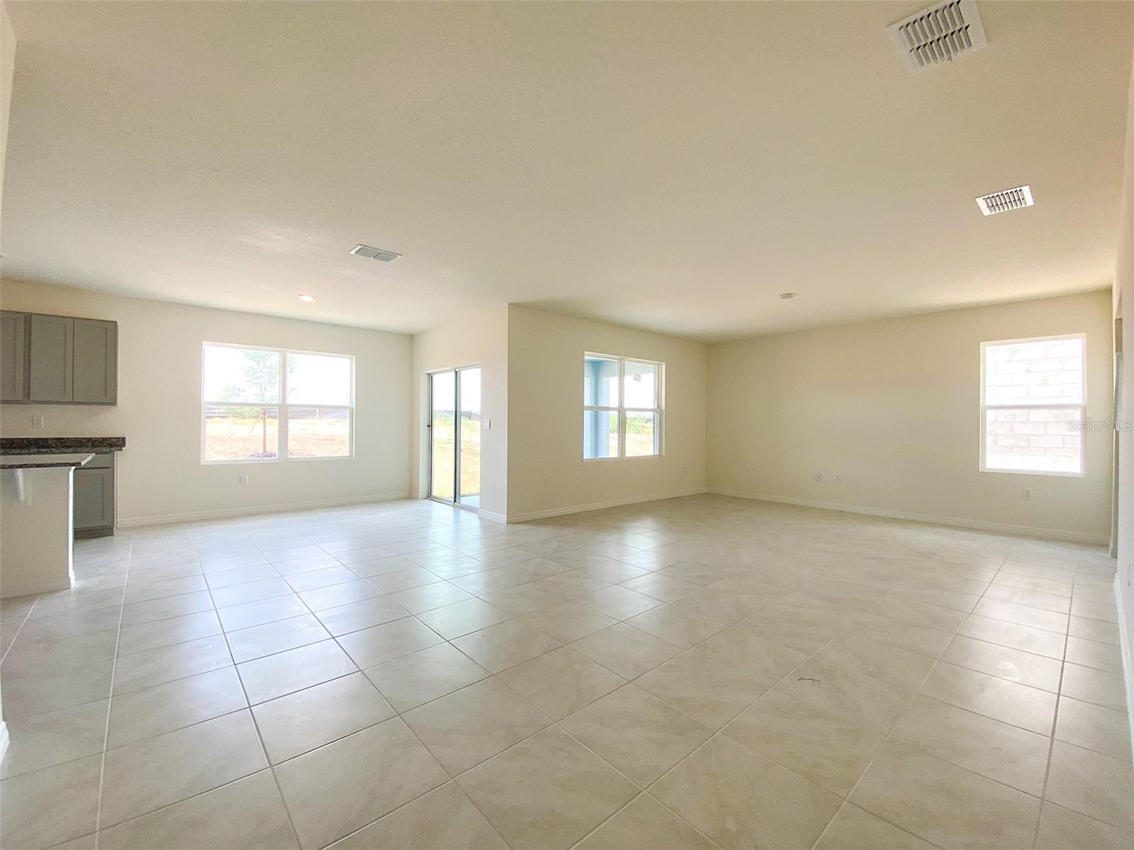 ASTONIA - Residential Lease