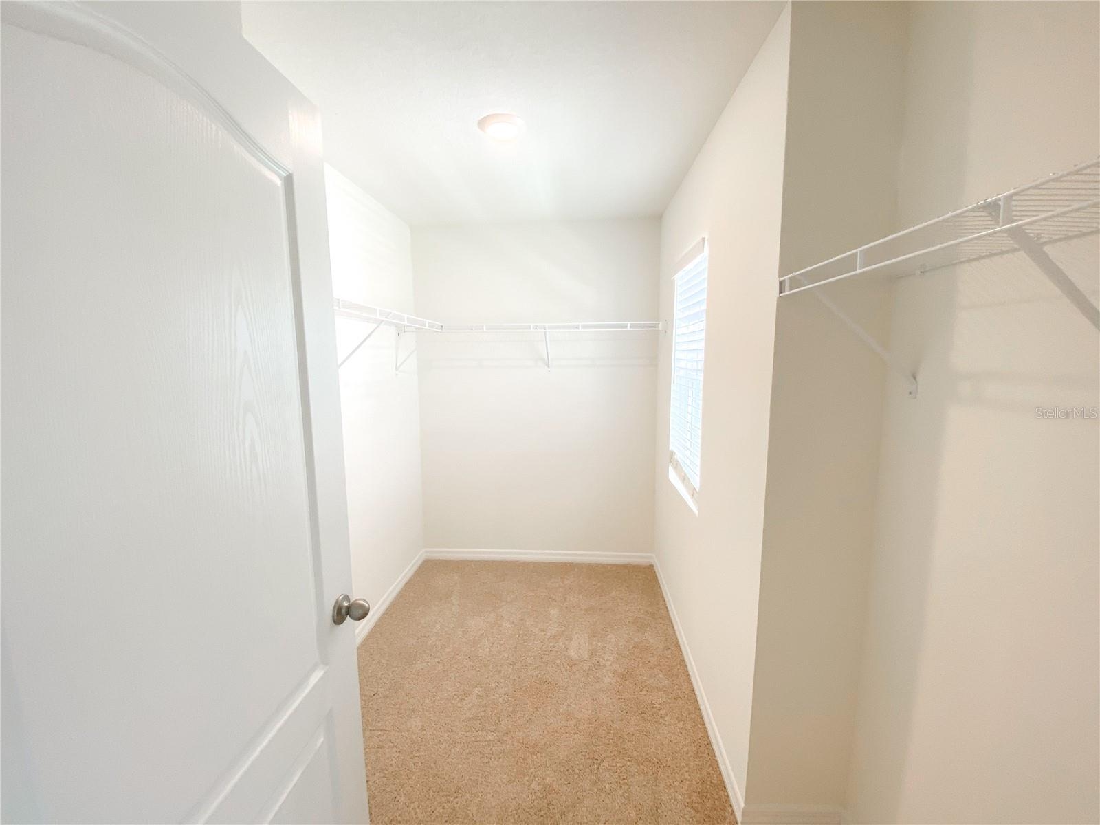 ASTONIA - Residential Lease