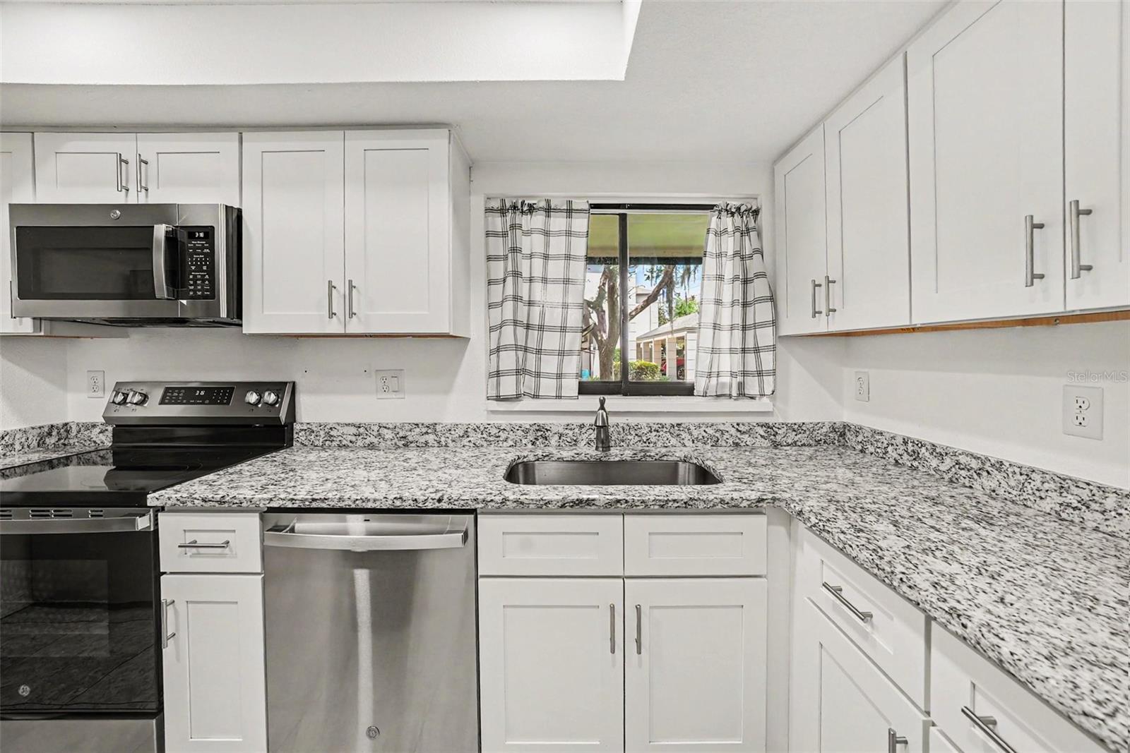 CARROLLWOOD VILL CHASE PH 8 - Residential