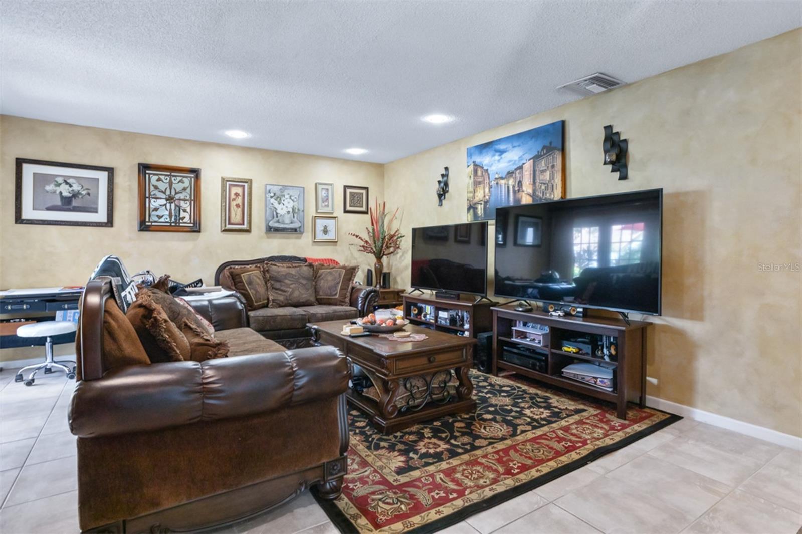 VISTA DEL RIO - Residential