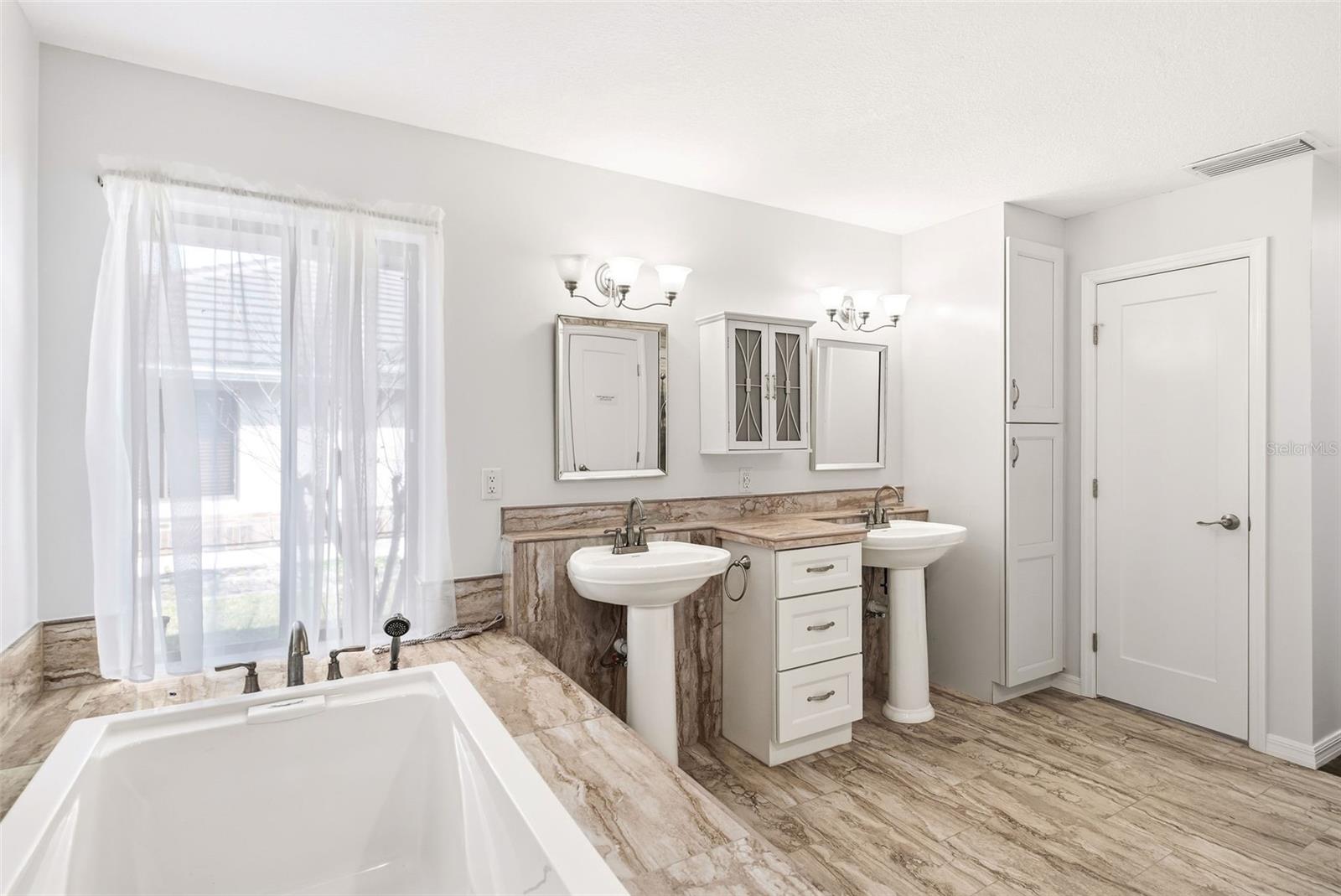 BRISTOL PARK - Residential