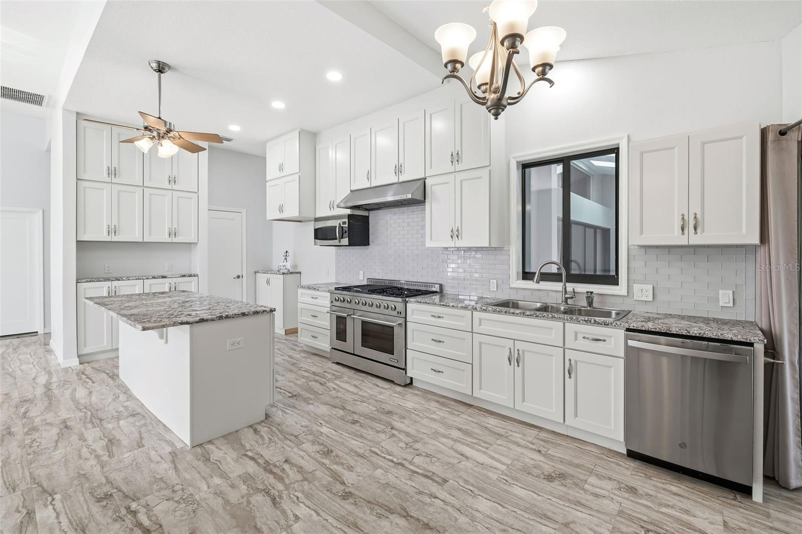 BRISTOL PARK - Residential