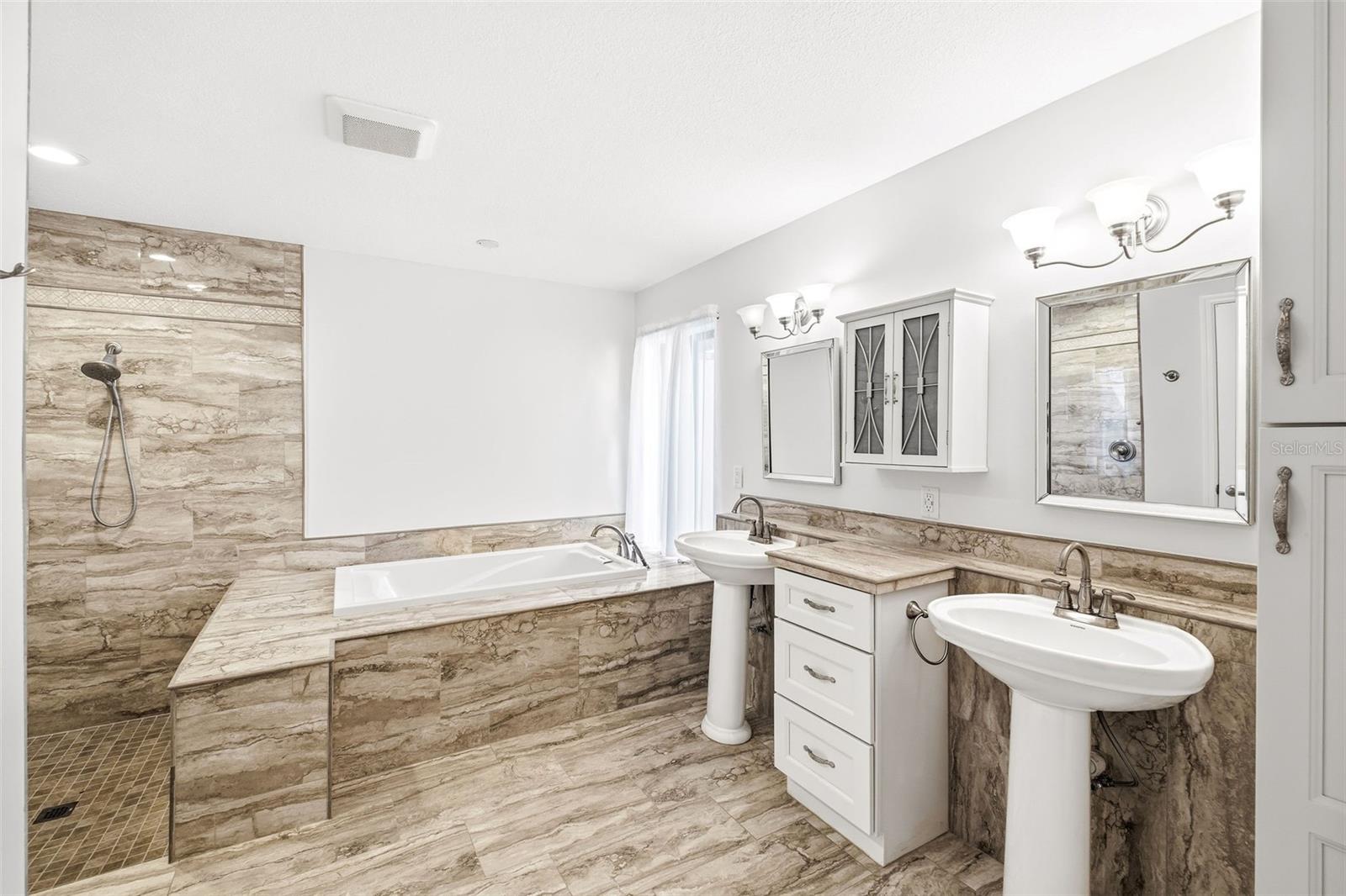 BRISTOL PARK - Residential