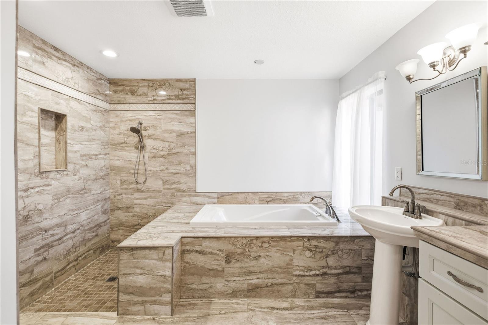 BRISTOL PARK - Residential