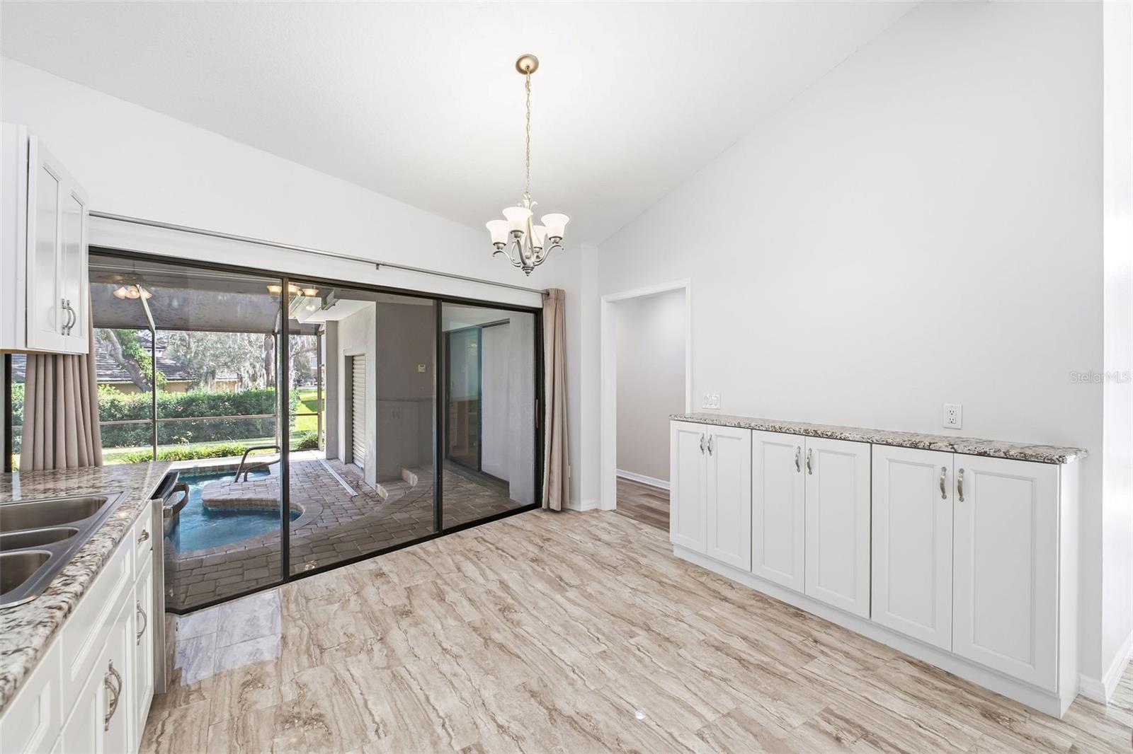 BRISTOL PARK - Residential