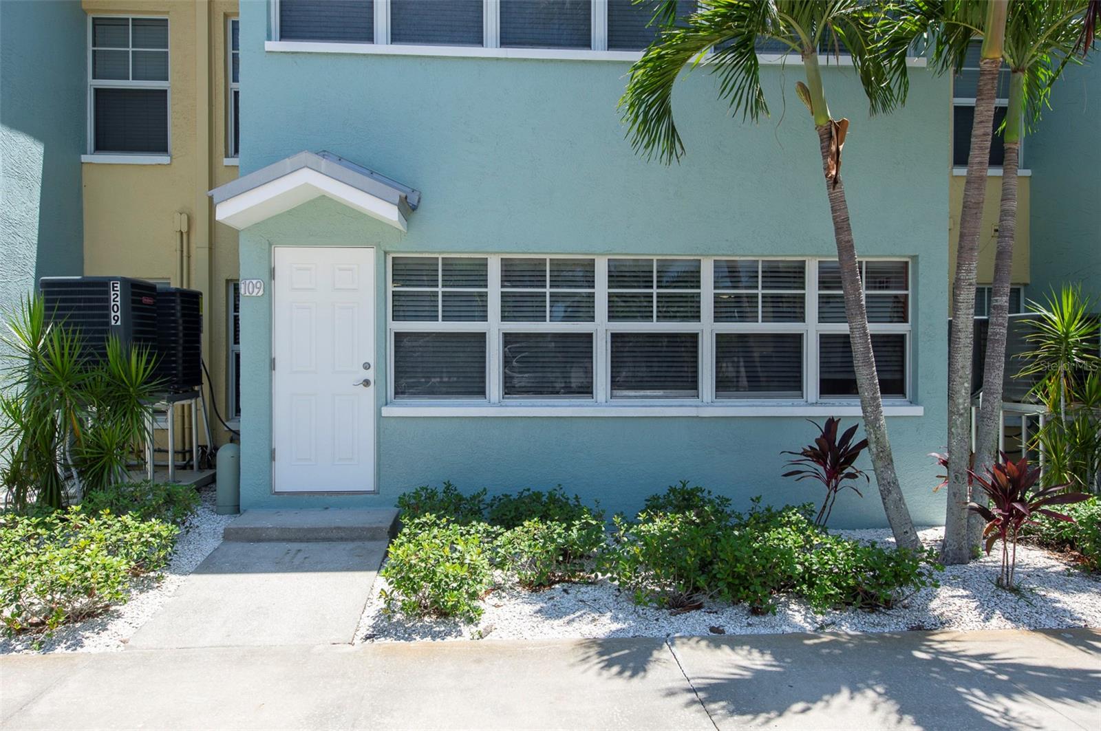 19417 GULF BOULEVARD E109