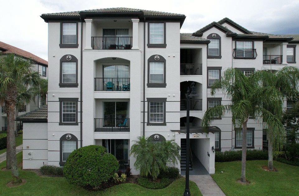 Fully Furnished 3-Bedroom Condo in Vista Cay – Available for Rent Now!
Step into comfort and style with this beautifully furnished 3-bedroom condo, featuring a split floor plan for enhanced privacy, upgraded flooring in every bedroom, and a master suite with a spacious walk-in shower. A full-size washer and dryer are also included for your convenience.
Enjoy relaxing evenings on your private lanai or make the most of the community’s resort-style amenities two pools, a fitness center, splash park, and more!
Perfectly situated just minutes from Universal, Disney, SeaWorld, and directly across from the new $6B Epic Universe, this home offers unmatched access to Orlando’s world-class attractions. You’ll also be close to premier shopping, dining, and entertainment, making this the ultimate blend of comfort and convenience. **** Call, text or Click to book your private viewing of this prime property today!****