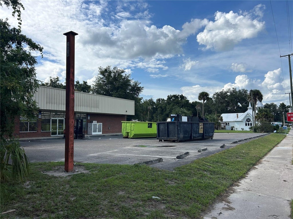 Photo of 18210 N Us Highway 301, Citra, FL 32113 (MLS # OM731347)