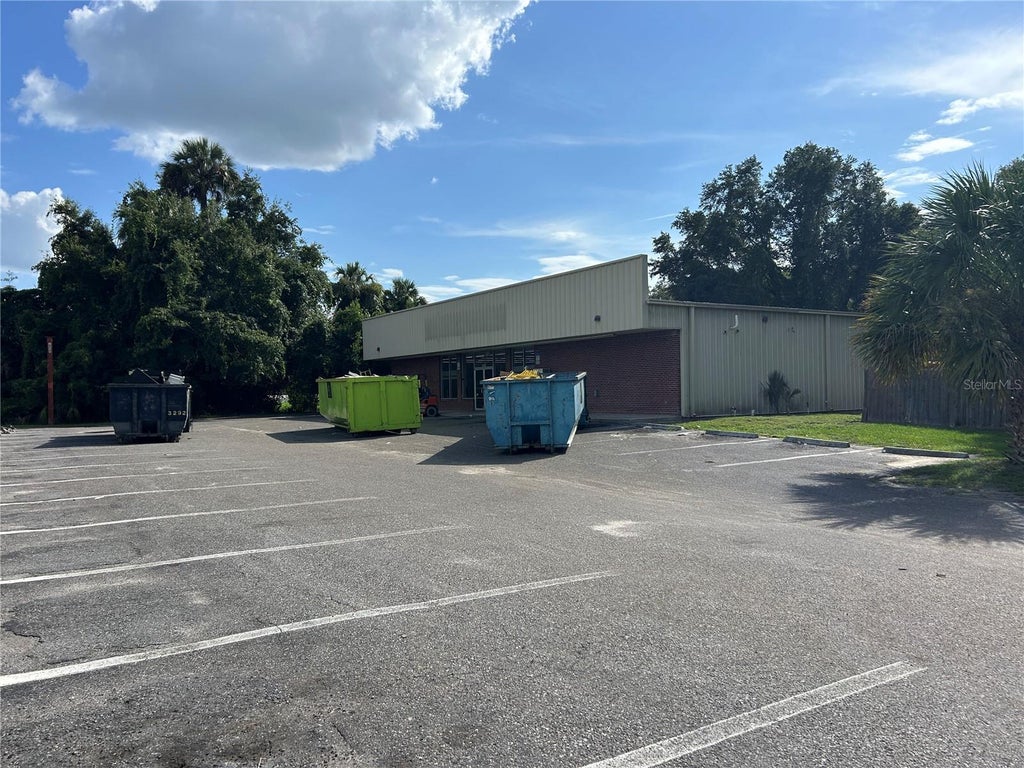 Photo of 18210 N Us Highway 301, Citra, FL 32113 (MLS # OM731347)
