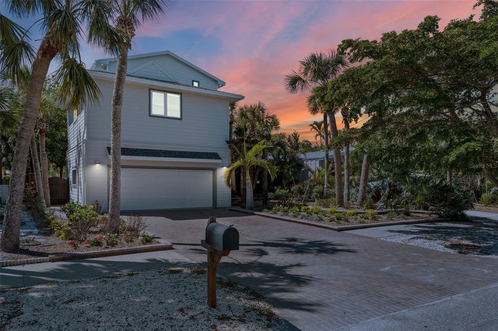 Photo of 5512 Avenida Del Mare, Sarasota, FL 34242 (MLS # A4671246)