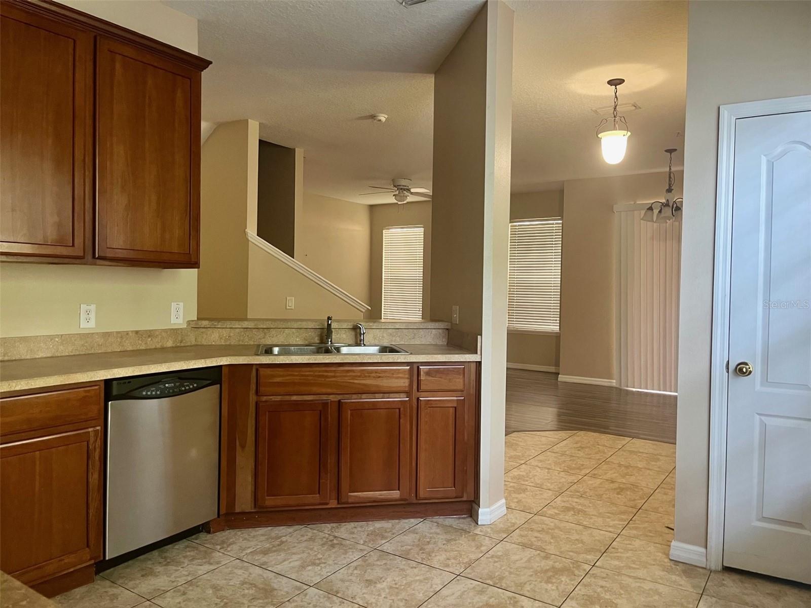 OVERLOOK/PARKSIDE CONDO - Residential Lease