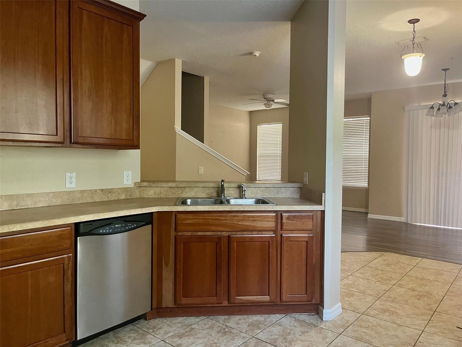 OVERLOOK/PARKSIDE CONDO - Residential Lease