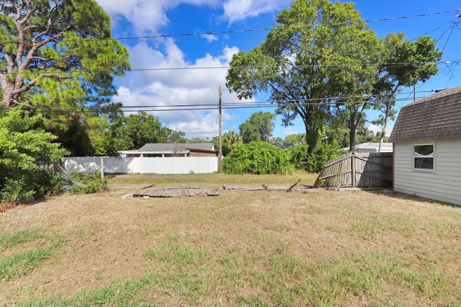 MANHATTAN MANOR REV - Land