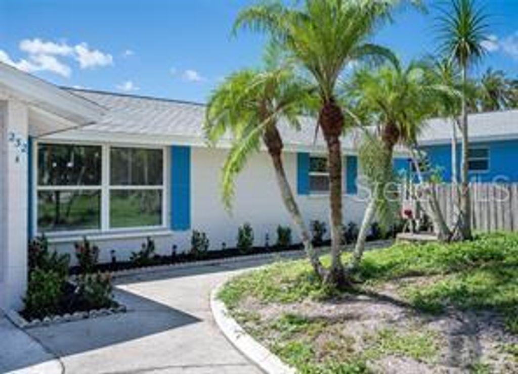 Photo of 232 Pocono Trail E, Nokomis, FL 34275 (MLS # N6144184)