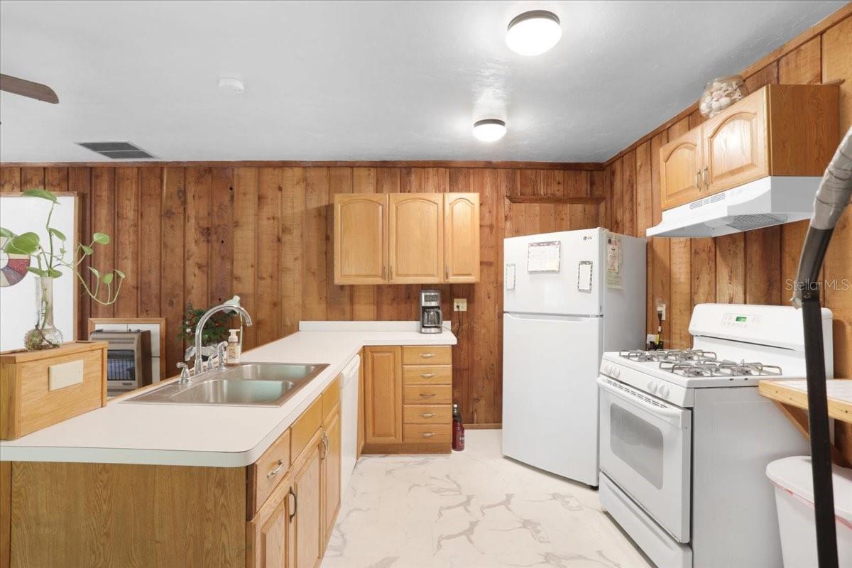 CREEKSIDE FOREST - Residential
