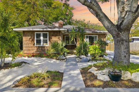 Photo of 2502 15th Avenue W, Bradenton, FL 34205 (MLS # A4677970)