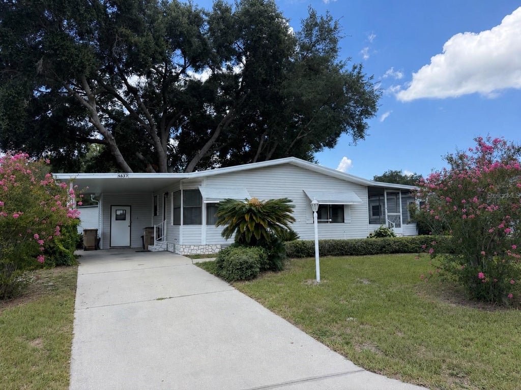 Photo of 4637 Belle Grove Grv, Leesburg, FL 34748 (MLS # G5114800)