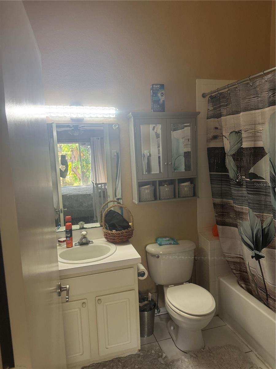 REGENCY KEY TWNHMS - Residential Lease