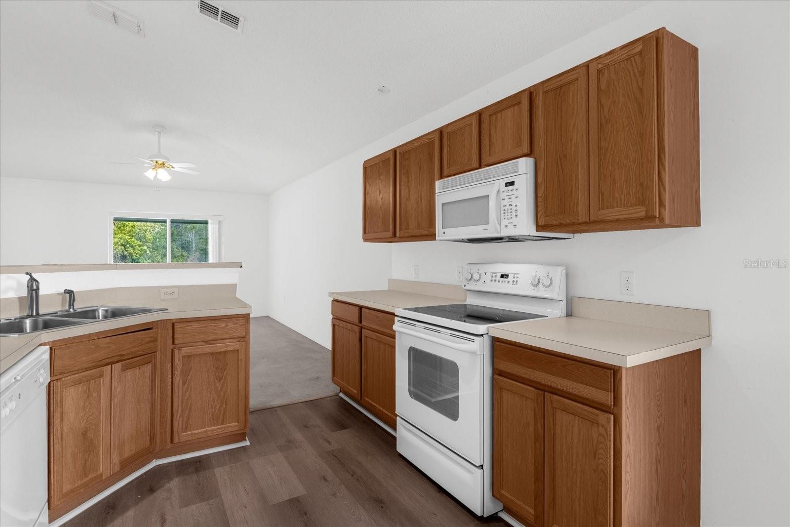 CORNER LAKE PH 03 A & B - Residential