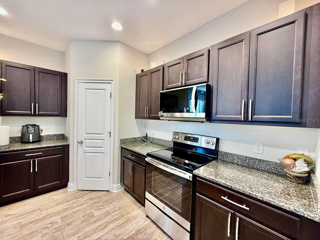 ARLINGTON HEIGHTS - Residential Lease