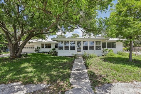 A home in WIMAUMA