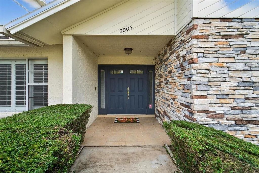 Photo of 2004 N Golfview Drive, Plant City, FL 33566 (MLS # TB8407365)