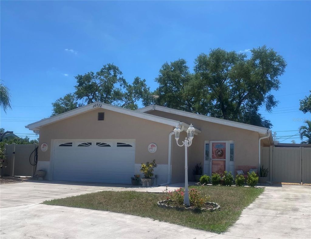 Photo of 10572 Blossom Lake Drive, Seminole, FL 33772 (MLS # TB8498010)