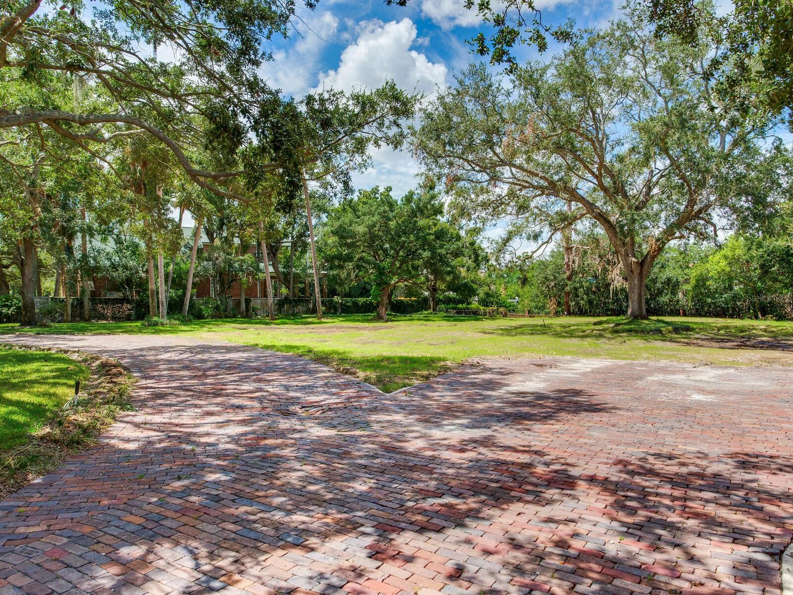 BEACH PARK - Land