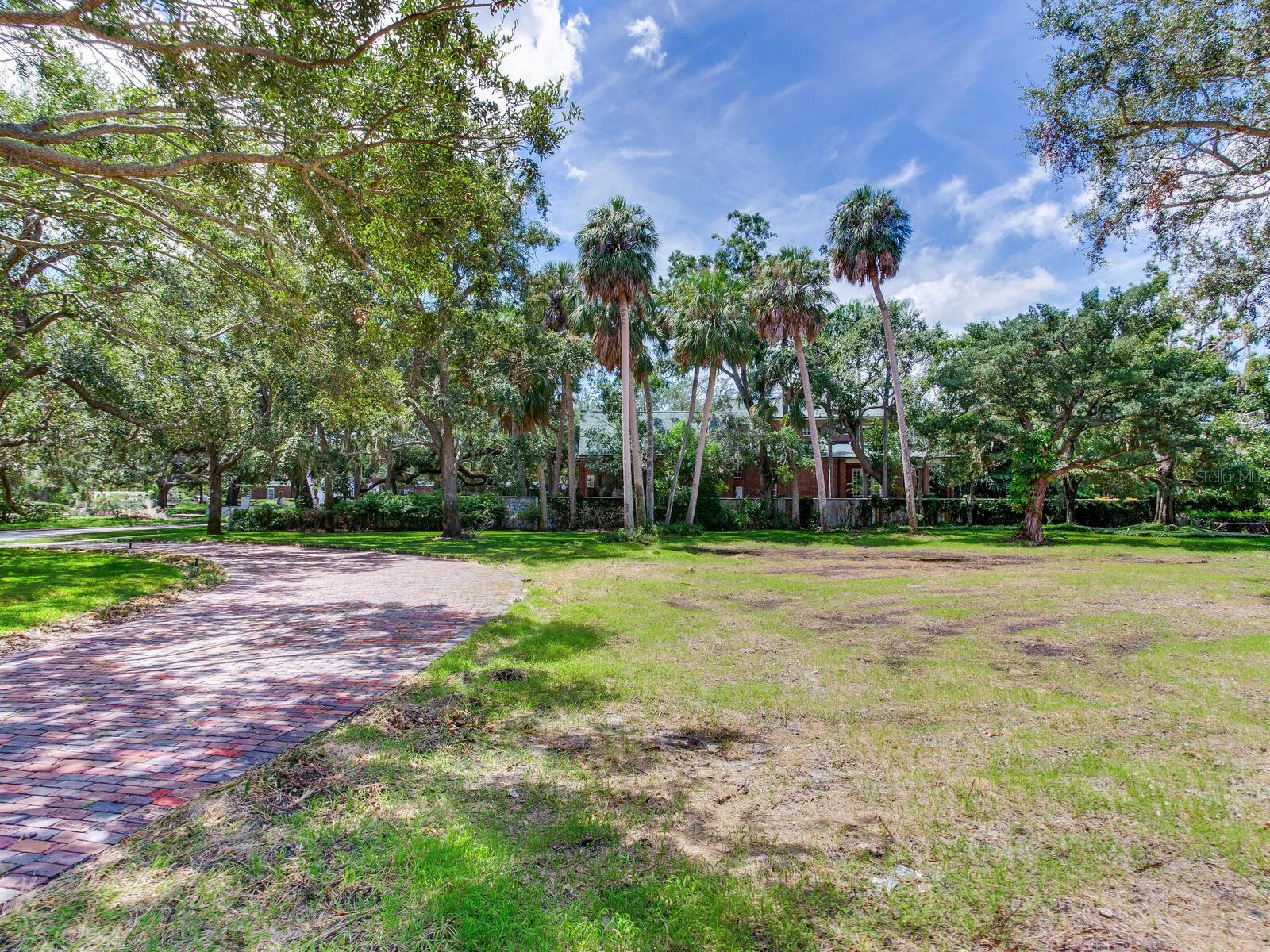 BEACH PARK - Land