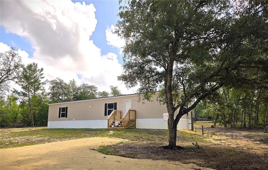 BRAND NEW 2026 MOBILE HOME ON 1.25 ACRES IN BRONSON!
Looking for peaceful country living with an easy commute? This beautiful brand-new 2026 mobile home offers 2 bedrooms, 2 bathrooms, and sits on 1.25 acres in a great location close to Bronson, with convenient access to Archer, Gainesville, Williston, and Ocala. Perfect for first-time buyers, college students, or anyone looking for space and privacy while staying connected to town.
Enjoy an open and comfortable lifestyle with plenty of outdoor space to make your own. Create the backyard of your dreams — start a vegetable garden, host weekend BBQs, relax under the stars, or simply enjoy the peaceful surroundings and fresh air.
Whether you are attending the University of Florida, Santa Fe College, or commuting for work, this property offers the perfect balance between country charm and convenience.