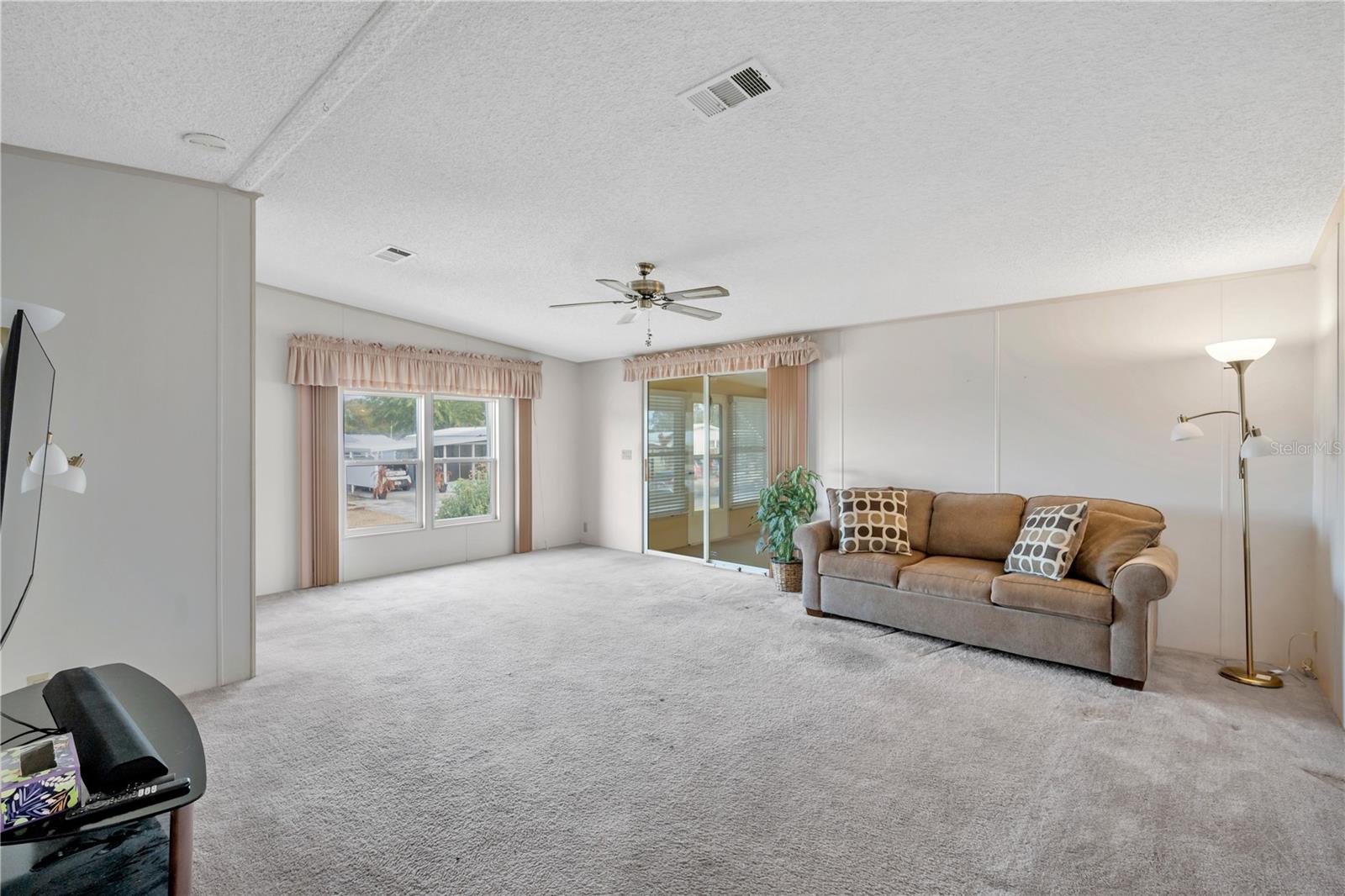 FOXWOOD LAKE ESTATES - Residential