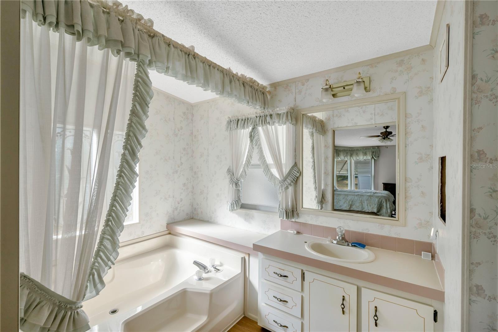 FOXWOOD LAKE ESTATES - Residential