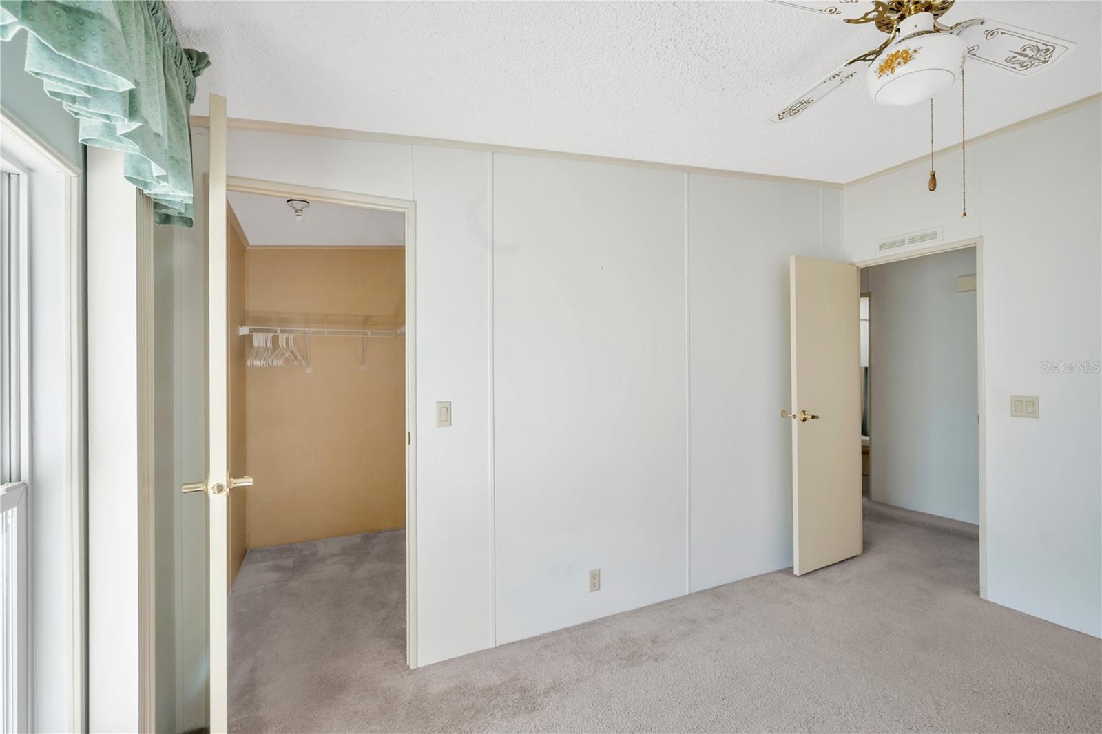 FOXWOOD LAKE ESTATES - Residential